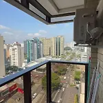 Qi Ibirapuera Intelligence Flat cozinha sala quarto e sacada UH2212